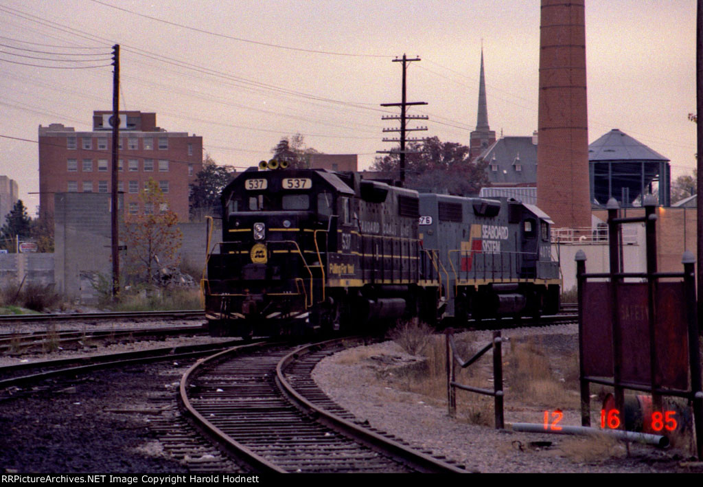 SCL 537 & 4076 at the south end of the yard